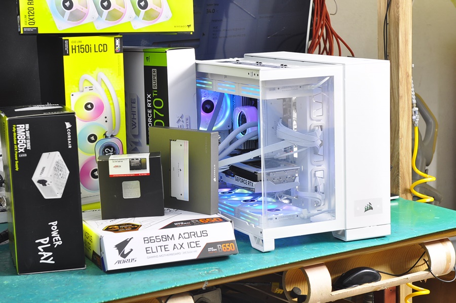 GIGABYTE B650E AORUS ELITE X AX ICE 